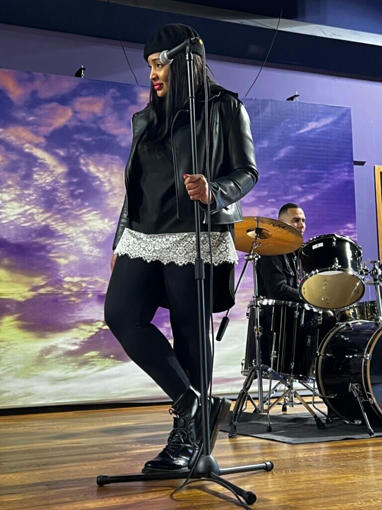 Portrait de la rappeuse Amy Sidibé