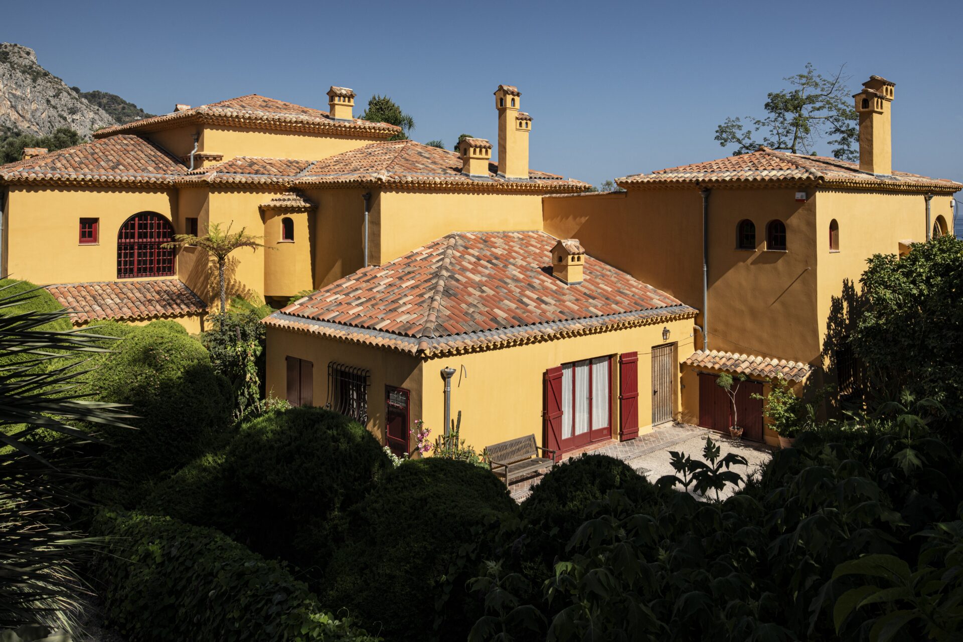 Villa Val Rahmeh, style italo-provençal avec vue sur la mer, sur les hauteurs de Menton, bâtie par Sir Percy Radcliffe au début du XXe siècle.