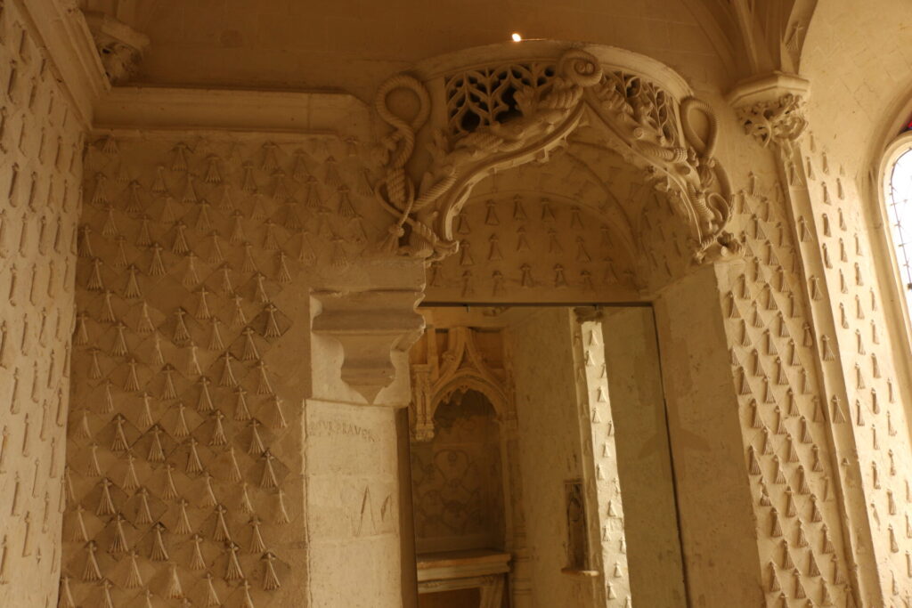 Chapelle d’Anne de Bretagne dans le logis royal de Loches, détail des coquilles sculptées
